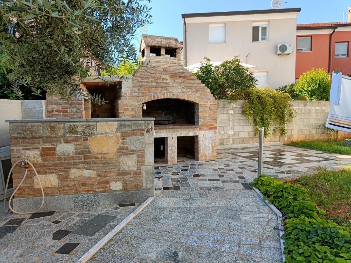 Apartments Ivana With The Pool Rovinjsko Selo Exterior photo