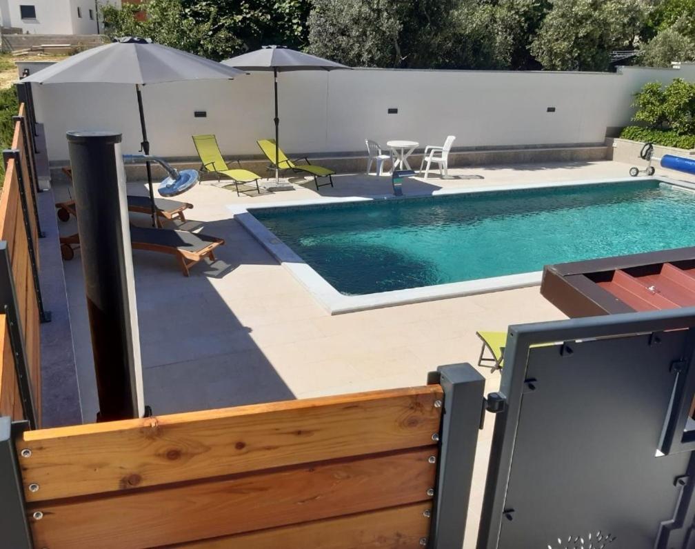 Apartments Ivana With The Pool Rovinjsko Selo Exterior photo