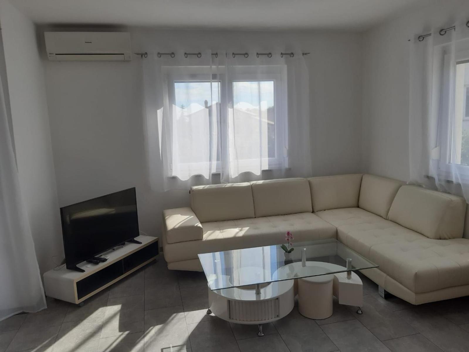 Apartments Ivana With The Pool Rovinjsko Selo Exterior photo