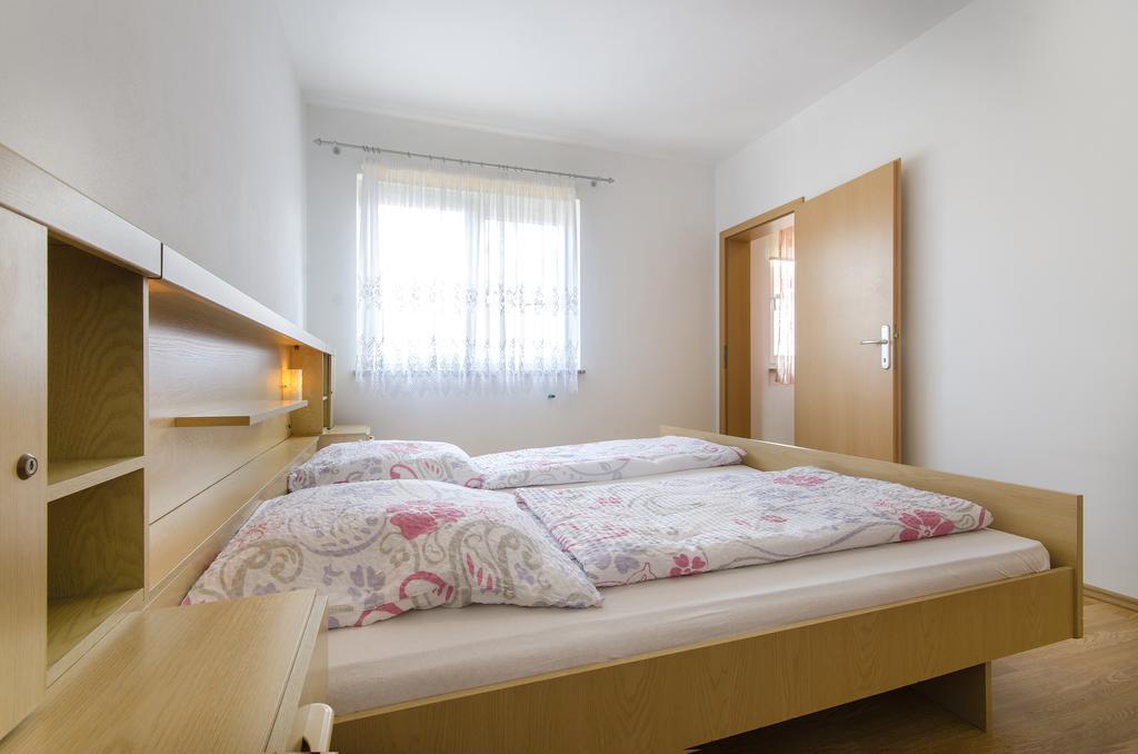 Apartments Ivana With The Pool Rovinjsko Selo Exterior photo